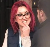 Carolina es una espectacular hembra adicta a los realities y al porno. La encanta Madlifes, la gustan los chicos guapos que sacamos, a veces, en FAKings y esto se convirtió en su pecado: pillada follando con cámara oculta. Carol es una mujer para fan... Ver más