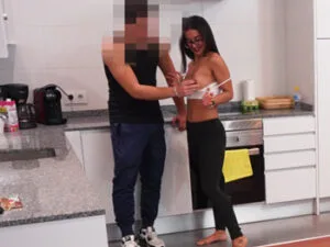 Vídeo porno de Fakings gratis en la que puedes ver a: Alice Biancci, Lucía Bianco, Sofía Sweet Secrett, Zoe Bombon. Increíble escena porno en español de una duración de 32:44 minutos. Este vídeo de la productora fákings clasificado en la serie Follatelos.