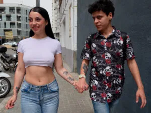Vídeo porno de Fakings gratis en la que puedes ver a: Roma Amor. Increíble escena porno en español de una duración de 10:19 minutos. Este vídeo de la productora fákings clasificado en la serie Castings de FAKings.