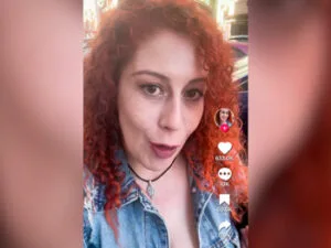 Vídeo porno de Fakings gratis en la que puedes ver a: Lidia Crespo. Increíble escena porno en español de una duración de 26:29 minutos. Este vídeo de la productora fákings clasificado en la serie Follatelos.