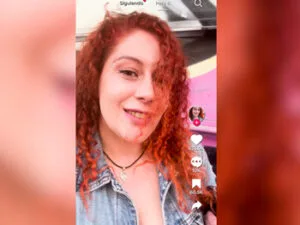 Vídeo porno de Fakings gratis en la que puedes ver a: Lidia Crespo. Increíble escena porno en español de una duración de 26:29 minutos. Este vídeo de la productora fákings clasificado en la serie Follatelos.